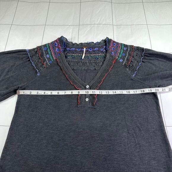 Free People Top Womens Small Gray Siesta Fiesta Embroidered Boho V Neck Henley - Picture 8 of 9